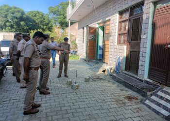 घर में घुसकर दिनदहाड़े गोली मारकर महिला की हत्या, बदमाश फरार, पुलिस तलाश में जुटी