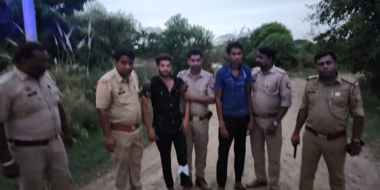 डिलीवरी बॉय से लूट करने वाले शातिर बदमाशों से पुलिस की हुई मुठभेड़