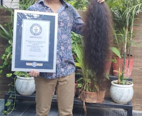 लंबे बालों में युवक ने गिनीज बुक वर्ल्ड में “लिविंग मेल टीनएजर” का खिताब अपने नाम कराया दर्ज