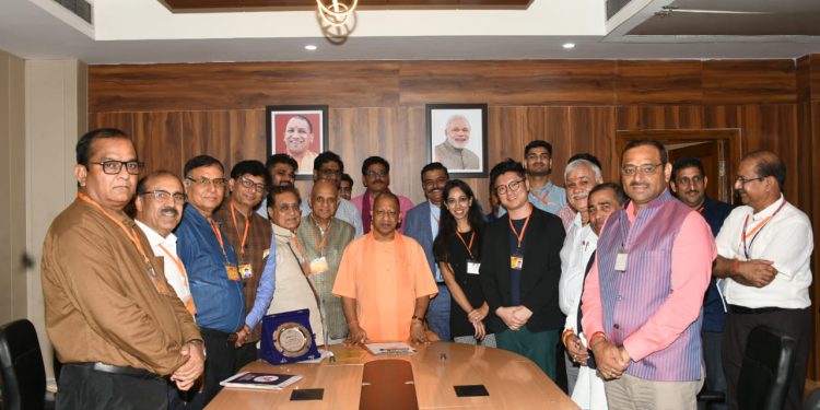 उत्तर प्रदेश में निवेश और निवेशक दोनों सुरक्षित, जेवर में निवेशकों ने हजारों करोड़ के निवेश की जताई इच्छा