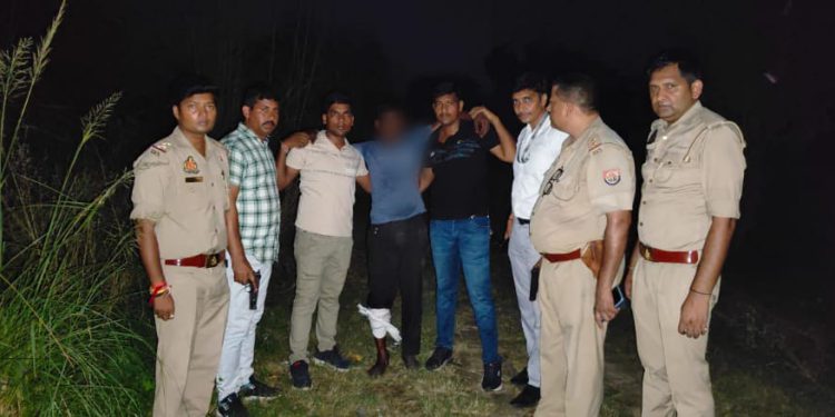 नाबालिक से दुष्कर्म के फरार आरोपी से पुलिस की हुई मुठभेड़, अवैध तमंचा, कारतूस बरामद