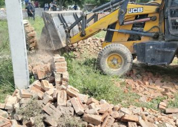 ग्रेटर नोएडा प्राधिकरण ने 3 हजार वर्ग मीटर जमीन पर अतिक्रमण को किया ध्वस्त