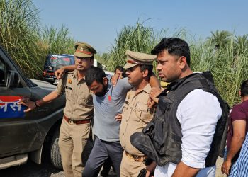 महिला की हत्या के मामले में फरार शूटरों से पुलिस की हुई मुठभेड़