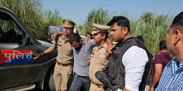 महिला की हत्या के मामले में फरार शूटरों से पुलिस की हुई मुठभेड़