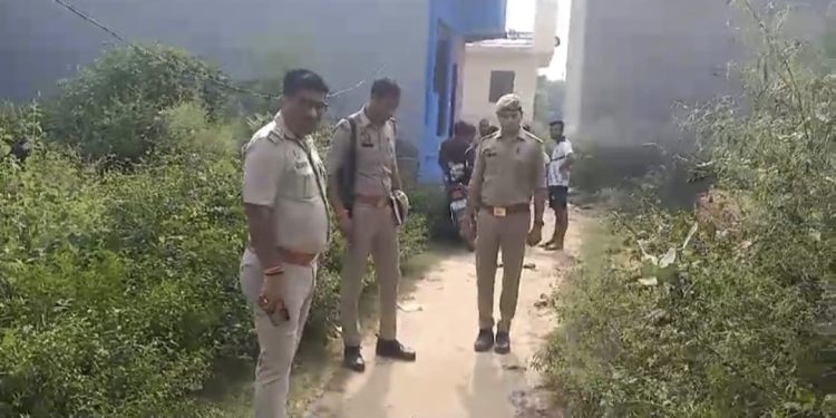 दिनदहाड़े बाइक सवार बदमाशों ने महिला की गोली मारकर की हत्या, पुलिस मामले की जांच में जुटी