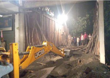 गोंडा में निर्माणधीन मकान की छत गिरने से हादसा: हादसे में एक मजदूर की मौत, 3 मजदूर घायल; रेस्क्यू ऑपरेशन जारी