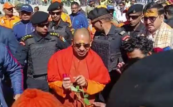 भगवान बदरी के दर्शन के बाद केदारनाथ पहुंचे CM योगी, बाबा केदार का आशीर्वाद ले लखनऊ के लिए होंगे रवाना