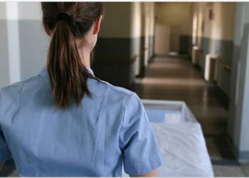 यूपी: मंत्री ने परिचय दिया…फिर भी संविदा नर्स ने नहीं छोड़ी कुर्सी, सेवा समाप्ति की संस्तुति के निर्देश