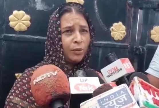 ‘हम अपन घर गिरे न देई…’, देवरिया हत्याकांड में बुलडोजर एक्शन पर बोलीं मृतक प्रेमचंद यादव की पत्नी