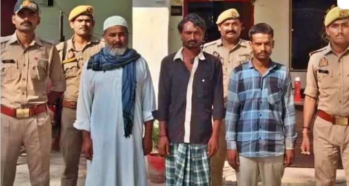 चप्पल से हुआ हत्याकांड का खुलासा, 3 आरोपी गिरफ्तार