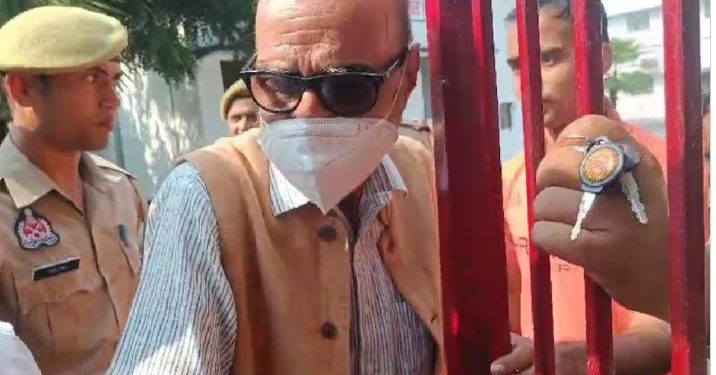 निठारी कांड में मुख्य आरोपी रहा मोनिंदर पंढेर जेल से रिहा, सवाल पूछने पर जोड़े हाथ