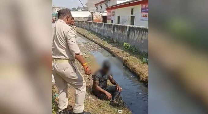 कोतवाली के सामने युवक ने मिट्टी का तेल उड़ेला, लगाई आग, मचा हड़कंप