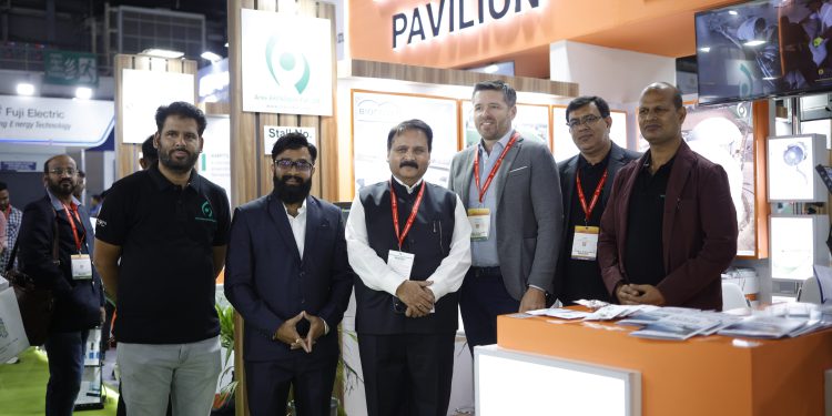 रिन्यूएबल एनर्जी इंडिया एक्सपो का प्रमुख सचिव ने किया दौरा, जीरो कार्बन की दिशा में बढ़ रहा है देश