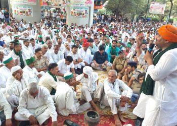 बीकेयू ने किसानों की महापंचायत के बाद अनिश्चित कालीन धरना किया सुरु