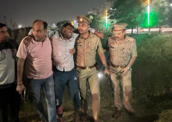 कार में लिफ्ट देकर लूट करने वाले चार बदमाशों से हुई मुठभेड़, अवैध तमंचा, कारतूस, कार सहित नगदी बरामद