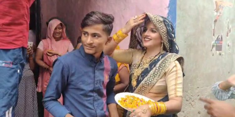 ग्रेटर नोएडा सीमा हैदर के गृहप्रवेश में पहुंचे वकील ए पी सिंह, नवरात्रों में नए घर का हुआ गृहप्रवेश