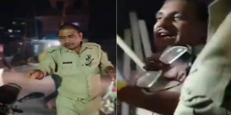 खाकी में गुंडई : दो सिपाहियों ने ली सब्जी, लड़के ने पैसा मांगा तो दी गालियां, बेरहमी से पीटा, Video वायरल