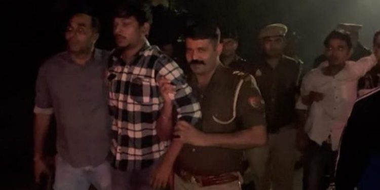 ग्रेटर नोएडा में पुलिस और बदमाशों से मुठभेड़:तीन बदमाश पैर में गोली लगने से घायल, चैन लूट की वारदातों को देते थे अंजाम