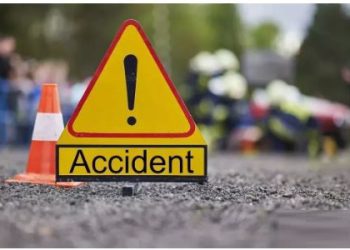 Noida Accident: उल्टी दिशा से आ रही कार छह मजदूरों को टक्कर मारकर फरार, एक की मौत; पांच जख्मी