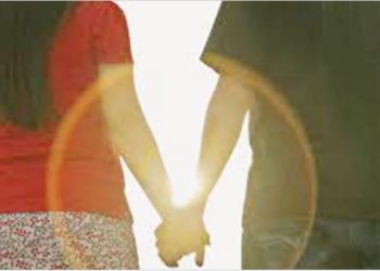 Karwa Chauth के लिए पति के साथ की खूब शॉपिंग, फिर जीजा के साथ भाग गई पत्नी, बेटे को भी ले गई साथ