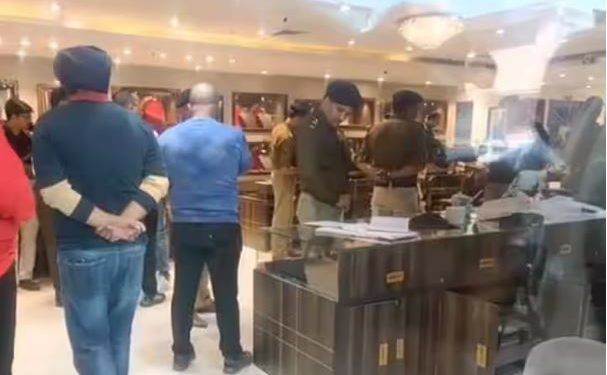 ज्वेलरी शोरूम डकैती: इस गैंग का नाम आया सामने, वारदात के लिए ठेके पर बदमाश लेता है गिरोह; पहले भी नाम हो चुका है हाइलाइट