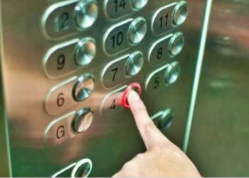 नोएडा के यथार्थ अस्पताल में गिरी सर्विस लिफ्ट, चार कर्मचारी चोटिल