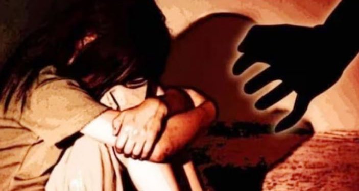 रायबरेली में 9 साल की बच्ची से 55 साल के अधेड़ ने किया दुष्कर्म, आरोपी की तलाश में जुटी पुलिस