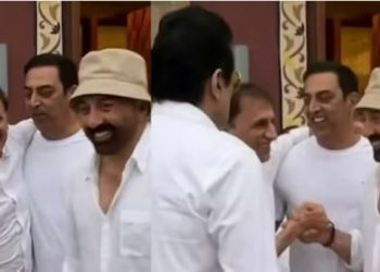 राजकुमार कोहली की प्रार्थना सभा में हंसते नजर आए सनी देओल, जमकर हो रहे ट्रोल