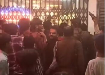 विराट कोहली की सेंचुरी पर होटल ने दिया ऑफर, बिरयानी खाने के लिए बेकाबू हुई भीड़, पुलिस आई