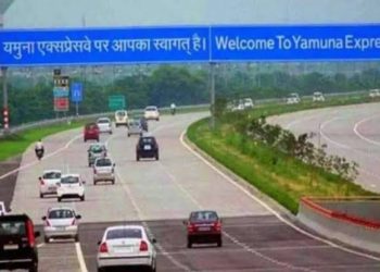 यमुना एक्सप्रेसवे पर ढाबे से आभूषणों के बैग सहित कार चोरी, पुलिस ने कार को अलीगढ़ से किया बरामद बेग गायब