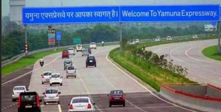 यमुना एक्सप्रेसवे पर ढाबे से आभूषणों के बैग सहित कार चोरी, पुलिस ने कार को अलीगढ़ से किया बरामद बेग गायब