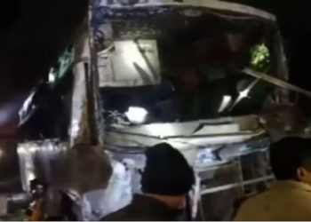 अनियंत्रित बस ने तीन को रौंदा, सभी की मौत, घटना के बाद ड्राइवर और कंडक्टर फरार