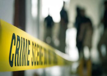 Greater Noida: सड़क किनारे महिला का शव मिलने से सनसनी, सीने में लगी हैं दो गोली