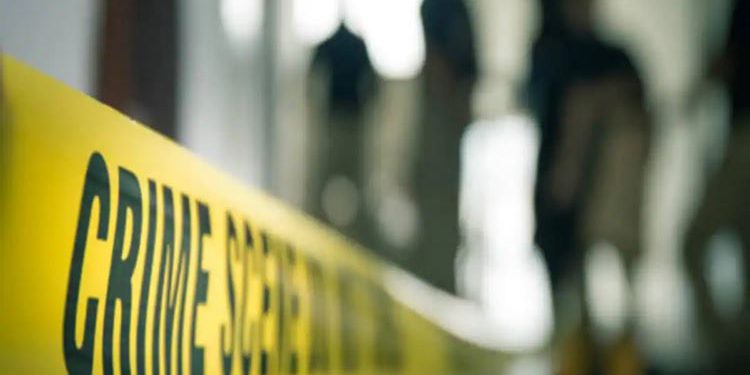 Greater Noida: सड़क किनारे महिला का शव मिलने से सनसनी, सीने में लगी हैं दो गोली