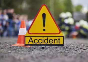 Noida: बस चालक को हार्ट अटैक आने से हुआ भीषण सड़क हादसा, तीन की मौत