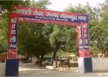 दर्दनाक हादसा : जेवर में बेकाबू ट्रोला ने ई रिक्शा को रौंदा, चालक समेत दो सगी बहनों की मौत