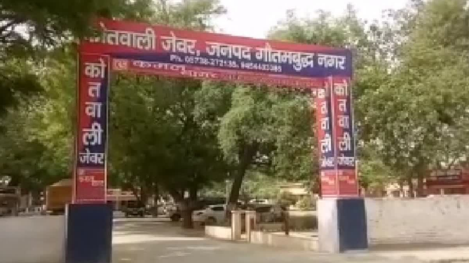 दर्दनाक हादसा : जेवर में बेकाबू ट्रोला ने ई रिक्शा को रौंदा, चालक समेत दो सगी बहनों की मौत