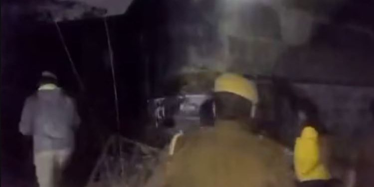 Etawah News: लापरवाही से औरैया का बंदी जेल से फरार, कारागार में मची अफरा-तफरी; वार्डर व तीन आरक्षी निलंबित