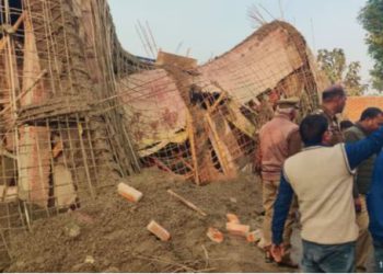 महराजगंज में बड़ा हादसा, निर्माणाधीन छत ढहने से 10 मजदूर दबे; 2 की मौत