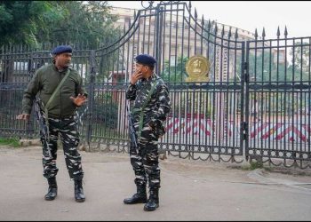 संसद में सुरक्षा चूक: गृह मंत्रालय ने गठित की कमेटी, जांच करेंगे CRPF DG