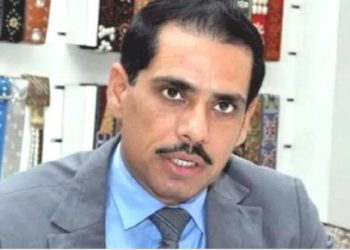 पहली बार ED के आरोप पत्र में राबर्ट वाड्रा का नाम, सुमित चड्ढा से कनेशन का खुलासा; गैर-जमानती गिरफ्तारी वारंट जारी