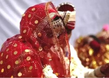 55 हजार के लिए भाई-बहन ही बन गए दुल्हा-दुल्हन! हाथरस सामूहिक विवाह में फर्जीवाड़ा