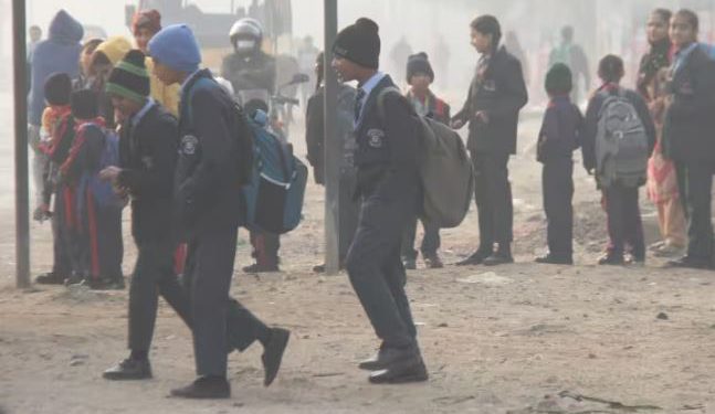 ठंड के चलते गौतमबुद्धनगर में 12वीं तक के स्कूल बंद, जानिए अब कब खुलेंगे