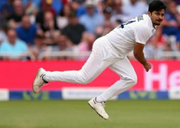 बल्लेबाजी अभ्यास कर रहे थे शार्दुल, बाएं कंधे पर खा बैठे गेंद; बीच में छोड़ना पड़ा अभ्यास सत्र