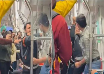 दिल्ली मेट्रो में चले लात-घूंसे, दो यात्रियों के बीच जमकर हुई मारपीट; VIDEO वायरल
