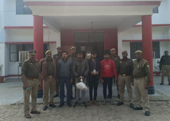 उन्नाव में जहरीली शराब पीने से 2 मजदूरों की मौत, एक्शन में प्रशासन, पांच अधिकारियों पर गिरी गाज