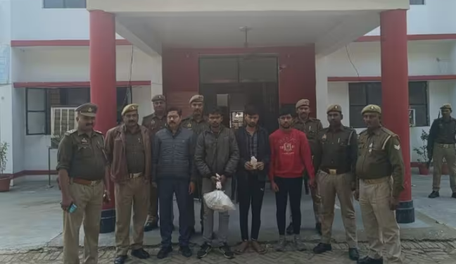 उन्नाव में जहरीली शराब पीने से 2 मजदूरों की मौत, एक्शन में प्रशासन, पांच अधिकारियों पर गिरी गाज