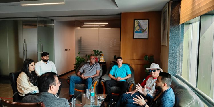 क्रिकेटर कर्टनी वॉल्स व आरपी सिंह ने सीईओ से की मुलाकात, ग्रेटर नोएडा में बडे मैचों के आयोजन पर हुई चर्चा