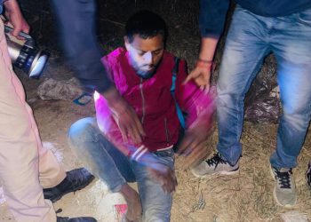 बाइक सवार मोबाइल लुटेरे को पुलिस मुठभेड़ में पैर में लगी गोली, चोरी की बाईक, मोबाइल सहित समान बरामद