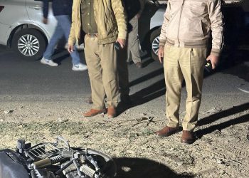 हत्या के मामले में फरार बदमाश से पुलिस की हुई मुठभेड़, एक बदमाश के पैर में लगी गोली दूसरा फरार